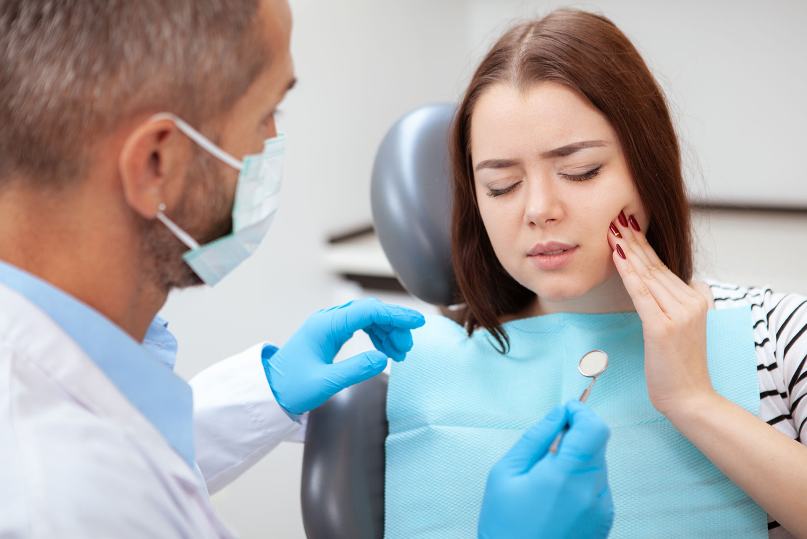 dental patient having mouth pain at the dental center